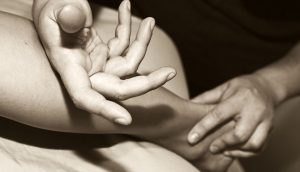 Tuina massage: gun fa